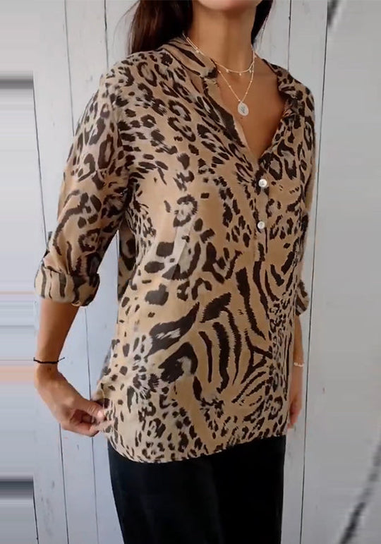 Top com estampa de leopardo com decote em V