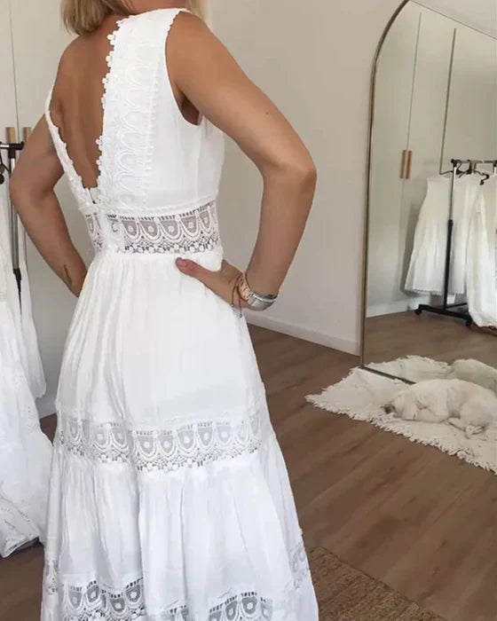 Vestido branco com renda decote em V