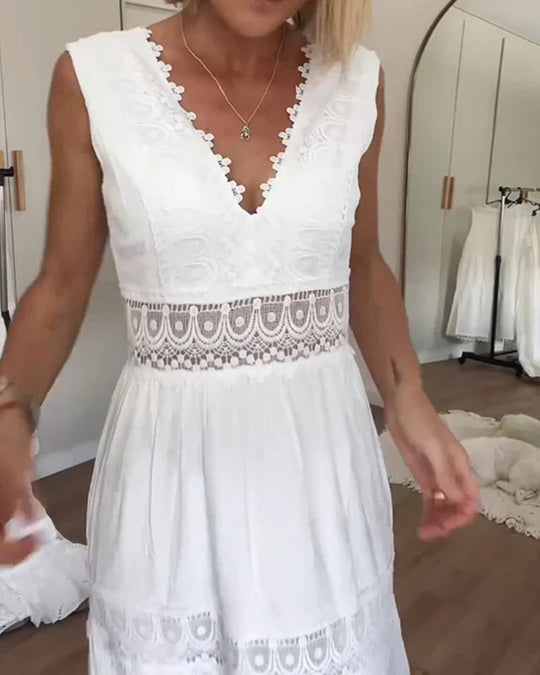 Vestido branco com renda decote em V