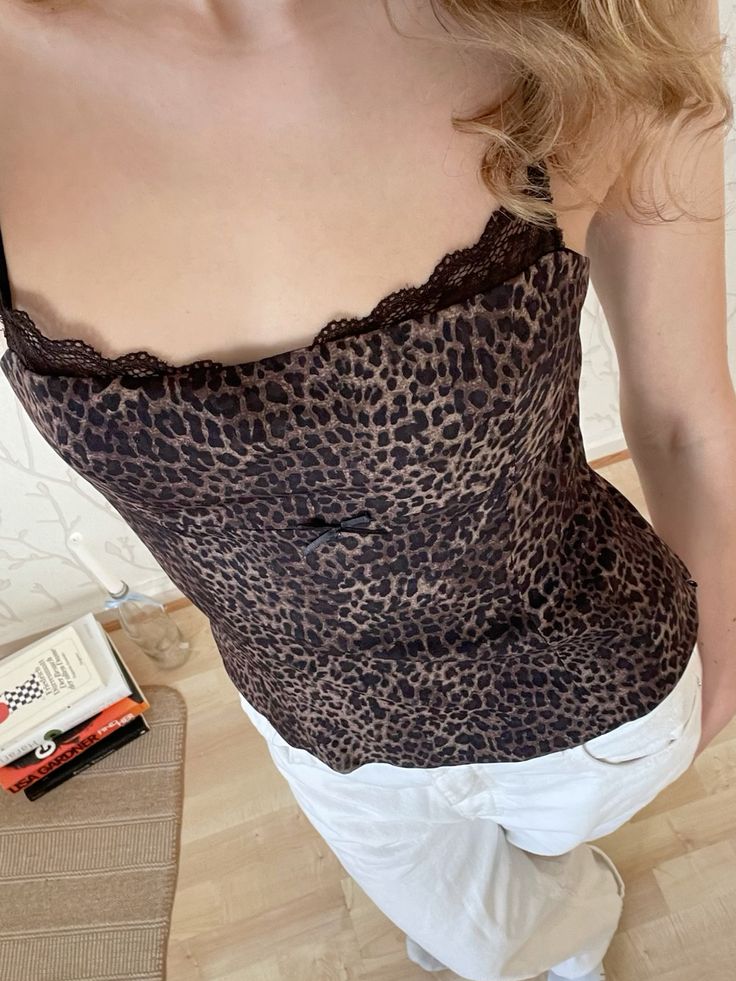 Top com estampa de leopardo