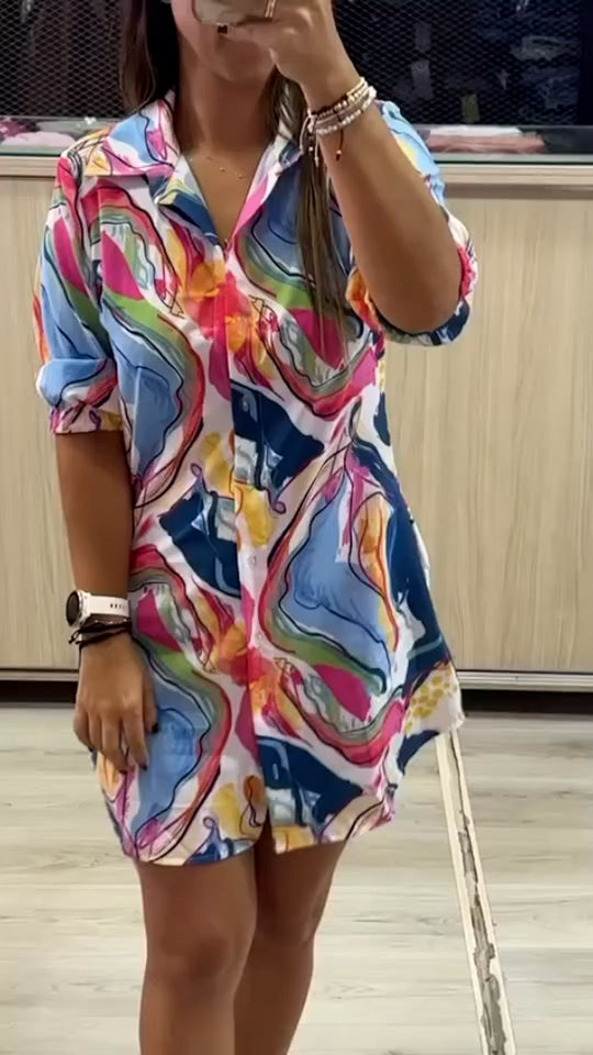 Vestido feminino com estampa abstrata de manga curta