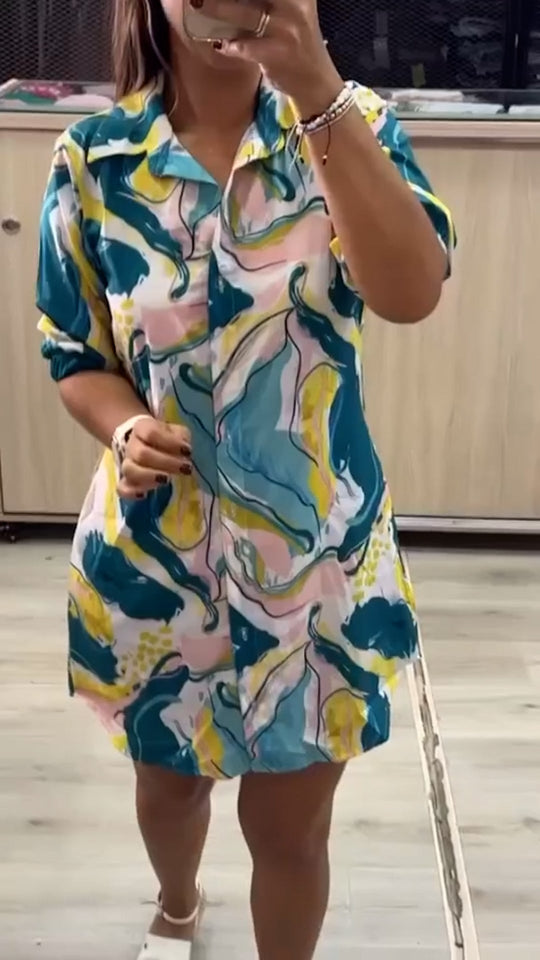 Vestido feminino com estampa abstrata de manga curta