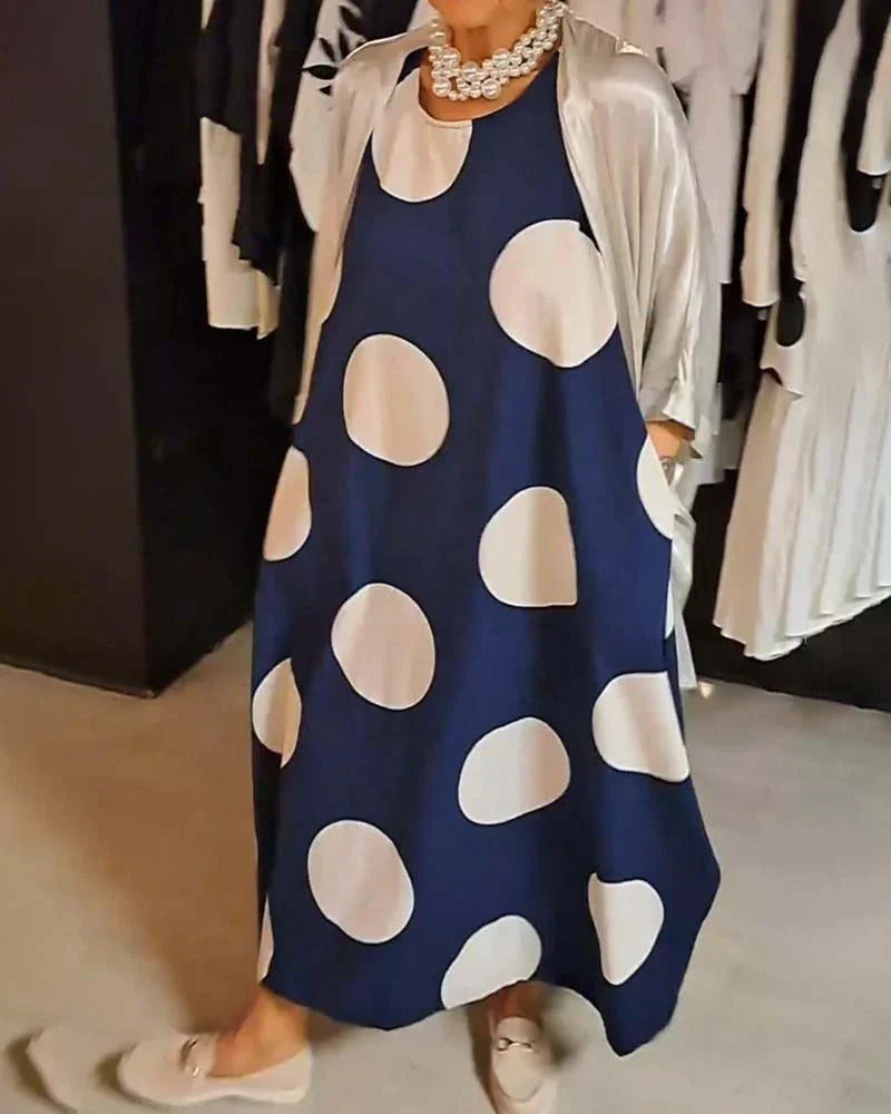 Vestido casual grande de bolinhas sem mangas