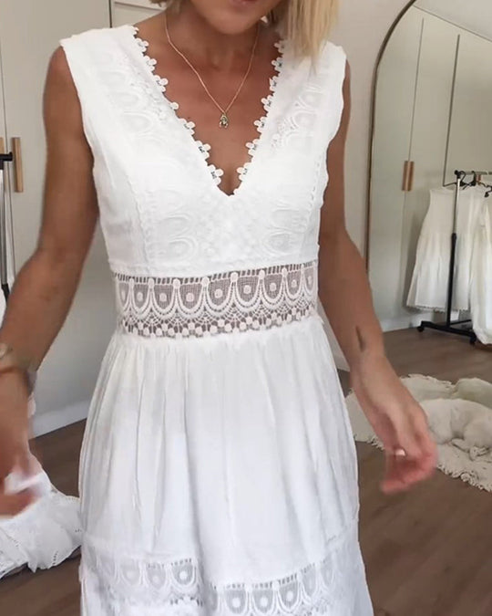 Vestido de renda com decote em V